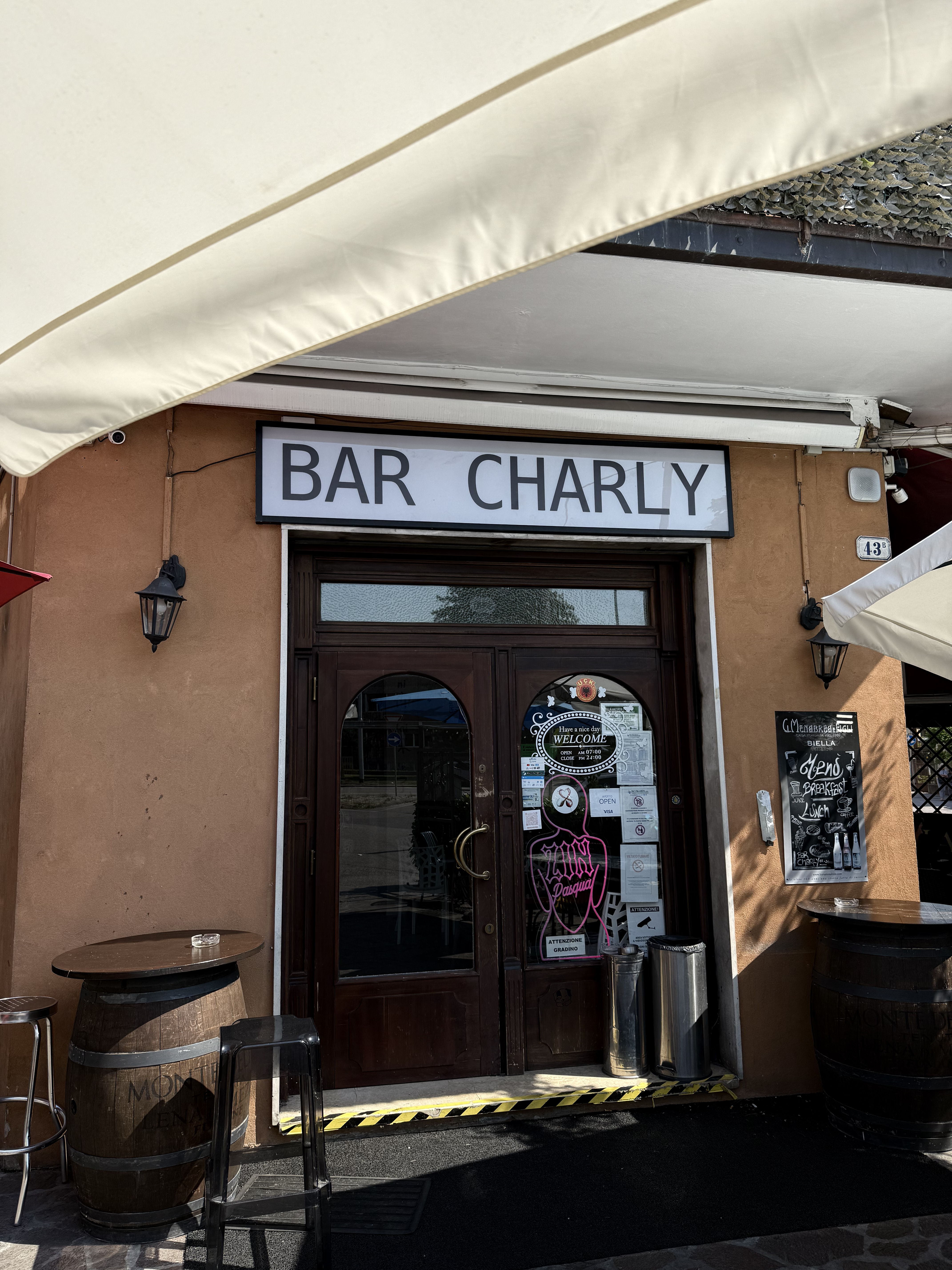 Ingresso del Bar Charly